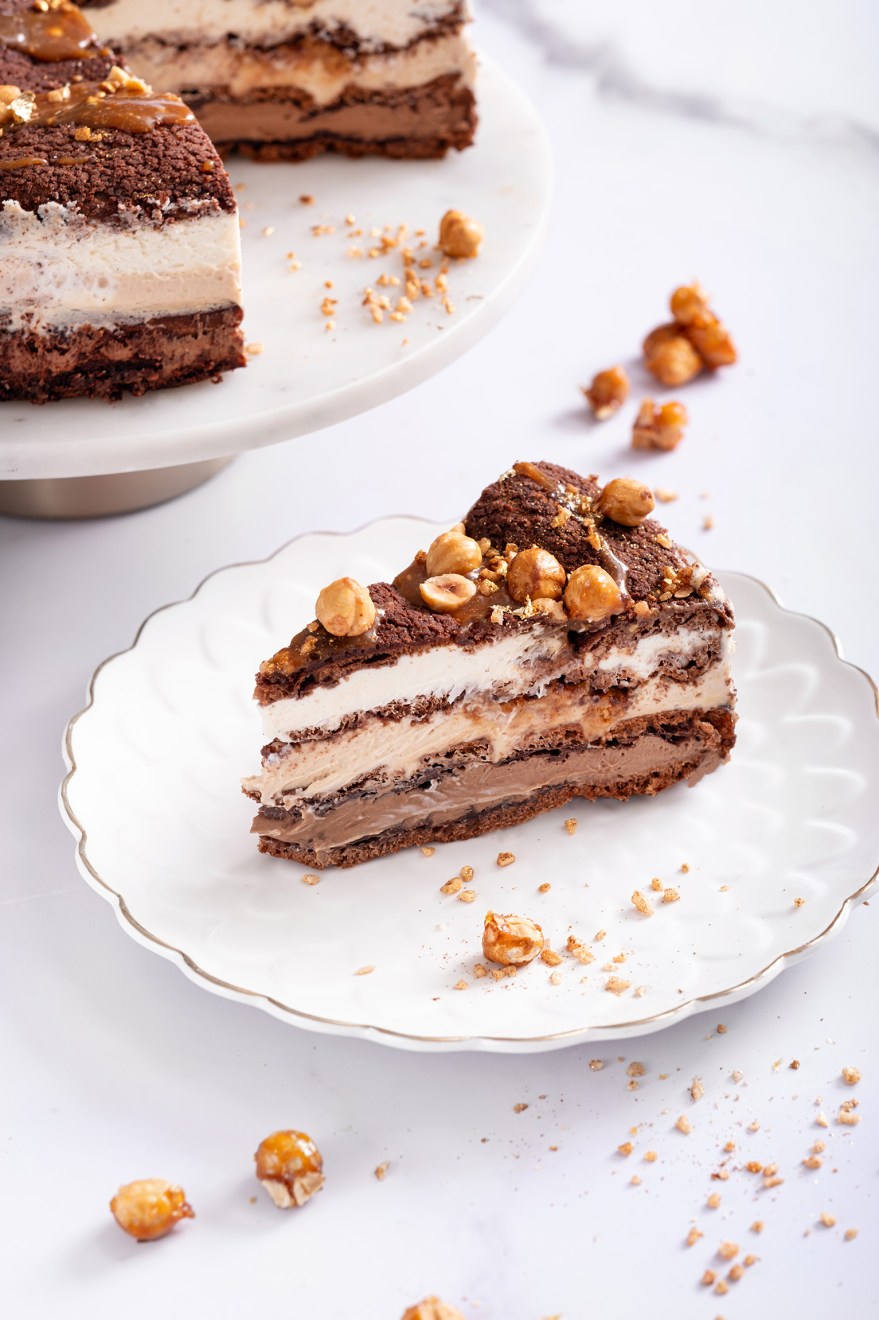 Makový cheesecake s višněmi zákusek